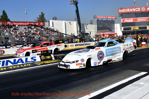 Robert Hight (near lane) - Bob Tasca III (far lane) - F/C